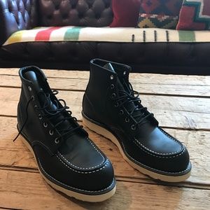 Red Wing Shoes Classic Moc Boot 9.5M BRAND NEW